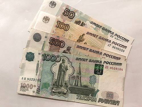 Суцільні "ножі в спину" Кремля: Найближчі сусіди РФ одночасно ускладнили умови прийому російських рублів
