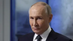 Летить у прірву: Українські удари підривають економіку РФ, у Путіна проблеми не лише з пальним, – Politico