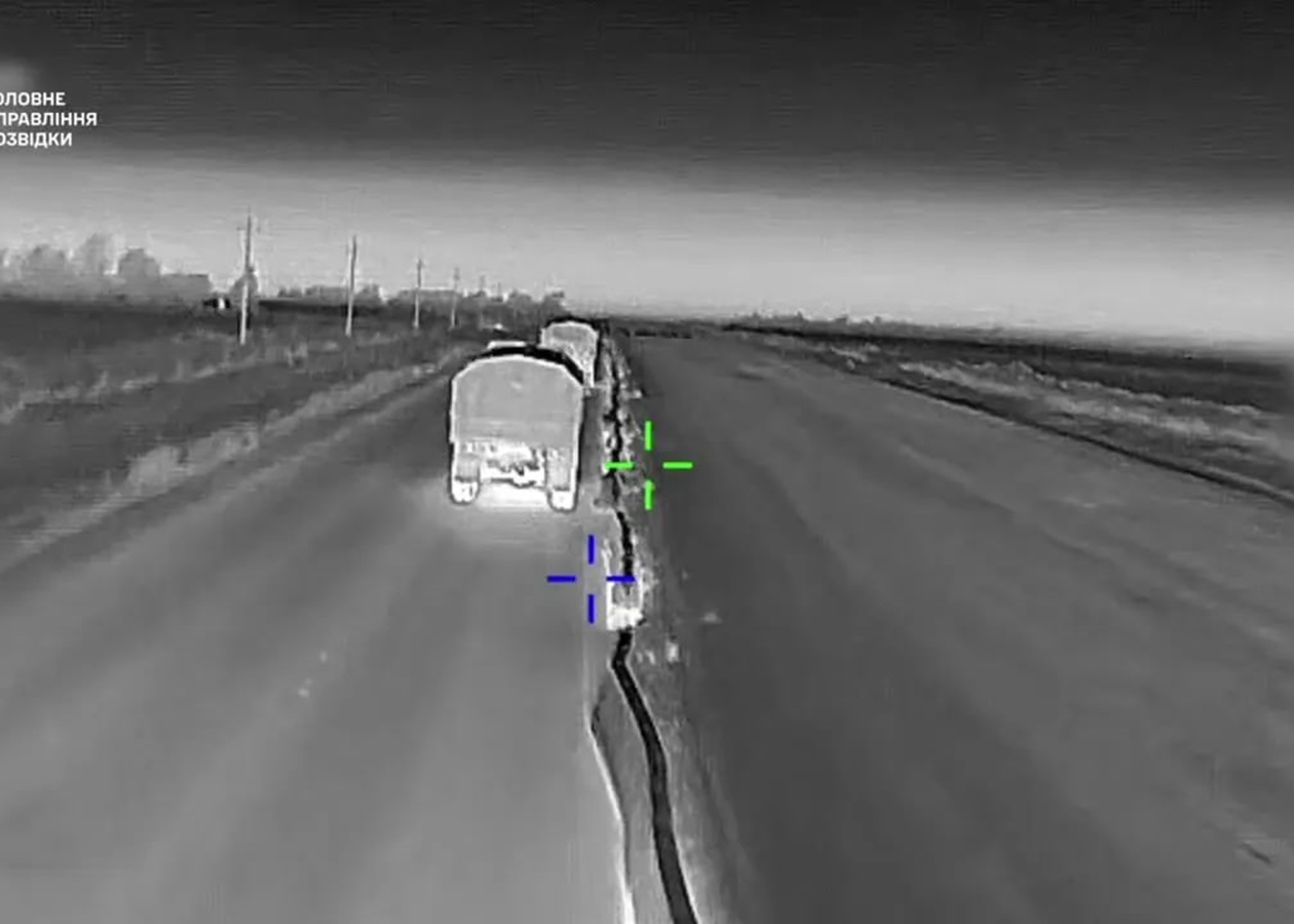 Палає все: ГУР показало нові кадри роботи Примар