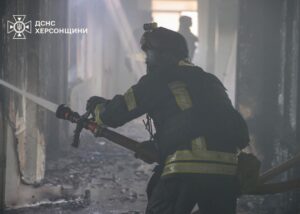 РФ ударила по лікарні у Херсоні, є жертви