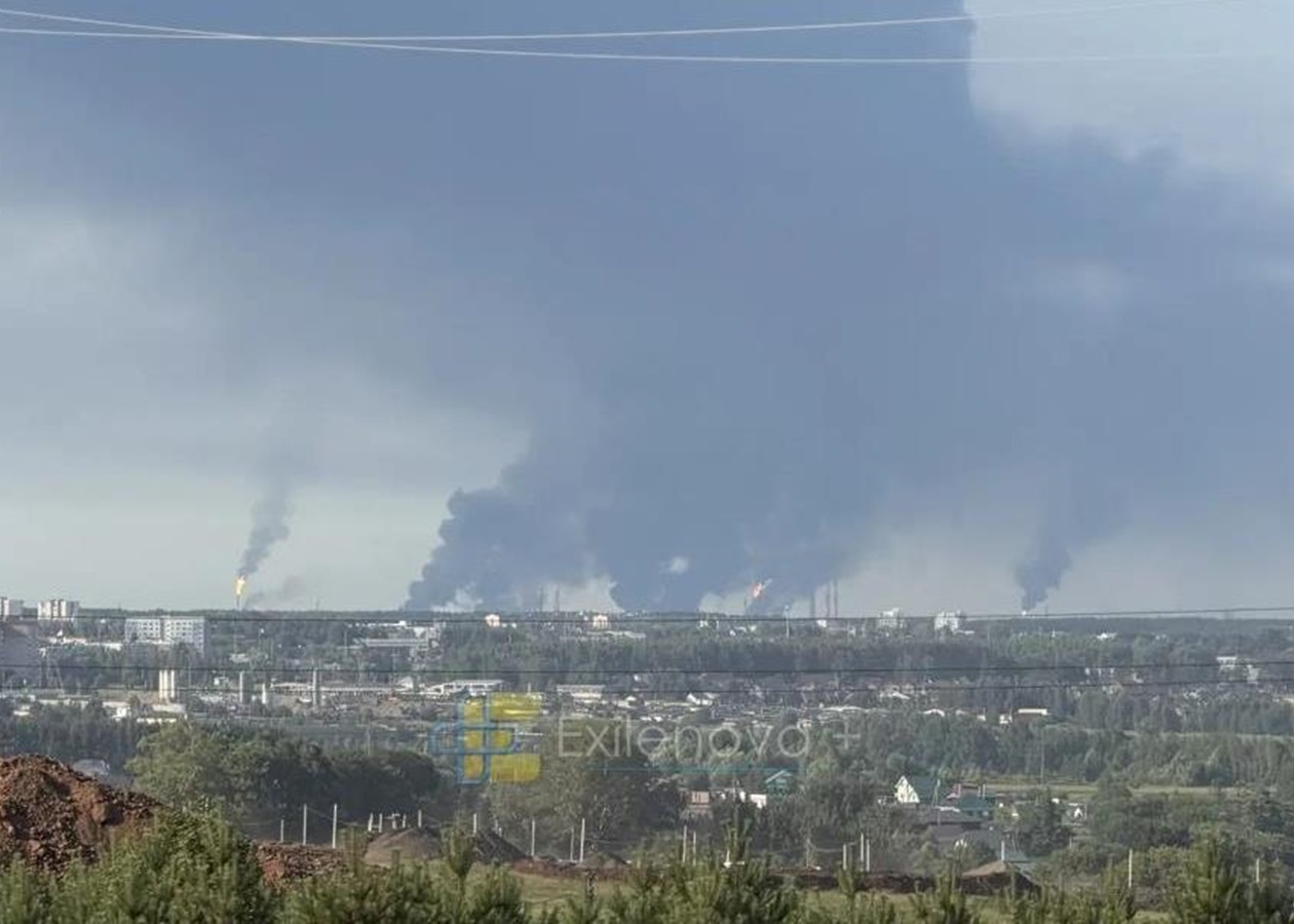 Генштаб підтвердив ураження НПЗ і аеродрому в РФ