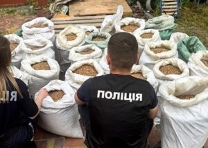 На Рівненщині викрили підпільний цех: вилучили бурштину на мільйони