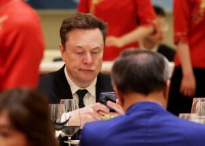 Маск втратив близько $500 млрд за місяць