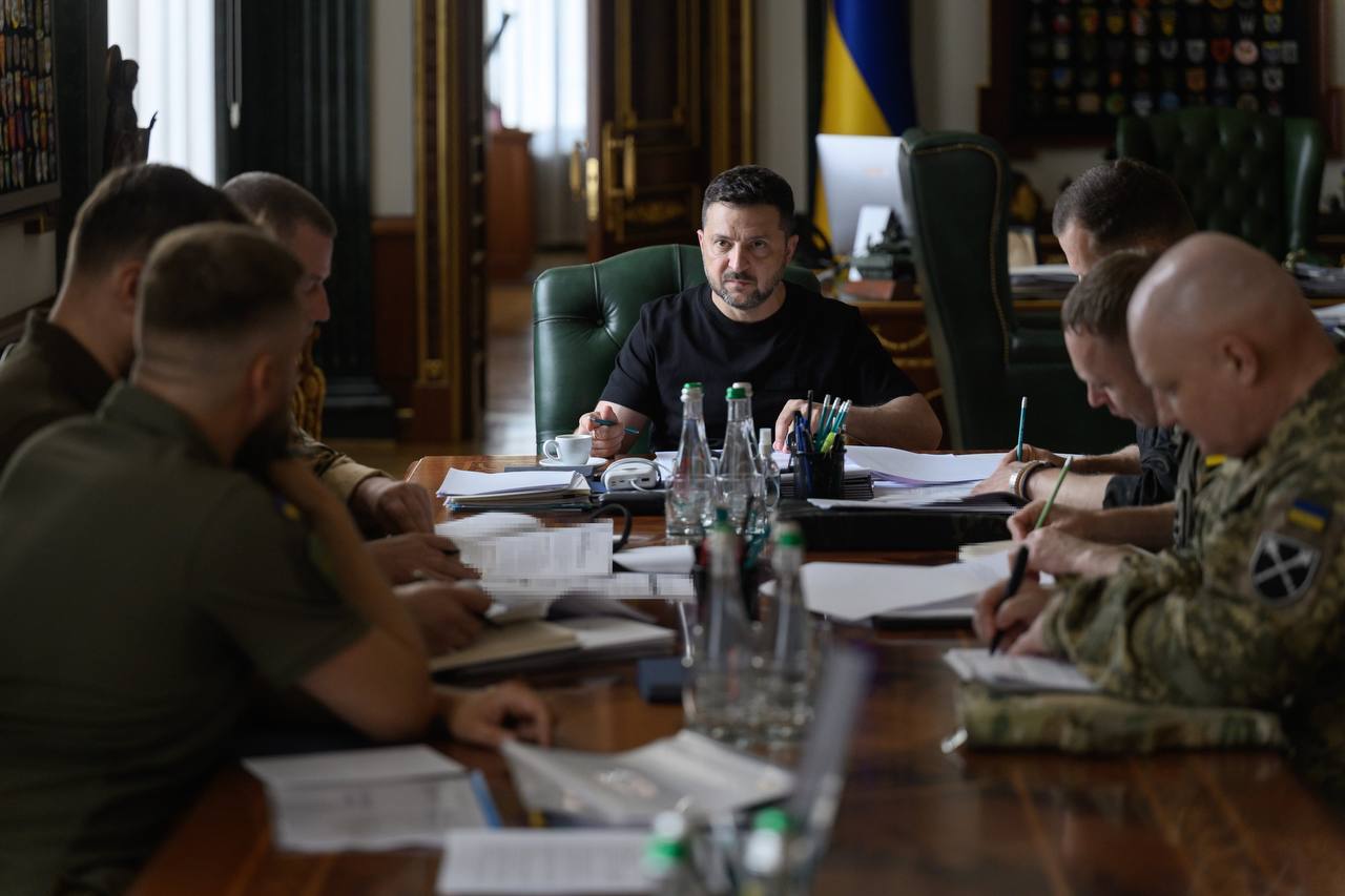 Понад тисяча уражень за рік: Зеленський оновив список пріоритетних цілей у РФ