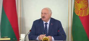 Лукашенко пригрозив «неробам» автоматами й службою біля України: кого хоче відправити на кордон