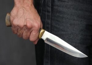 "Діяв за наказом Аллаха": у Парижі затримали нападника з ножем