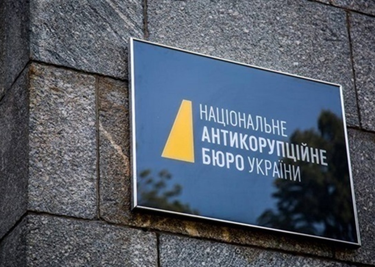 Екстоппосадовця МЗС підозрюють у розкраданні 37 млн пожертв для України