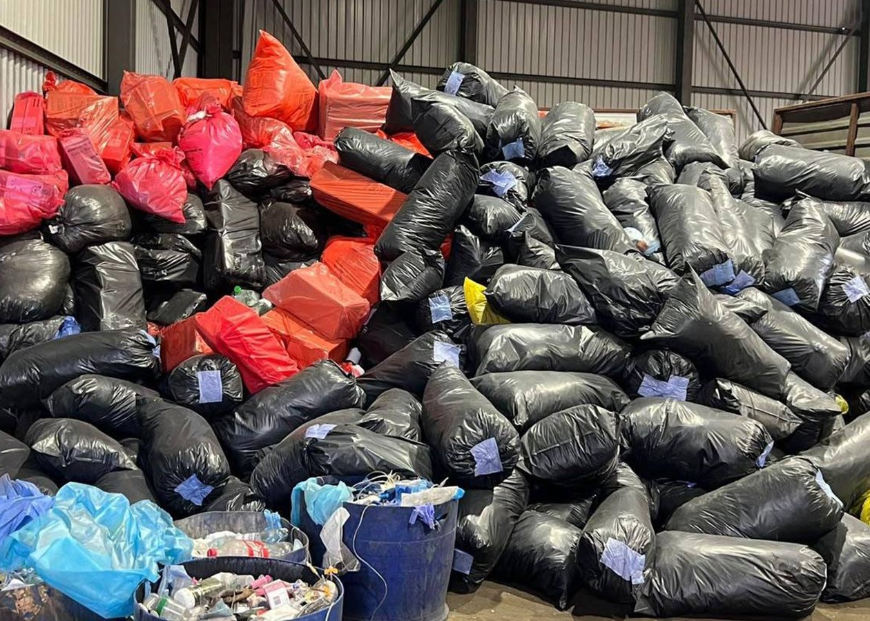 Медичні відходи та токсини: фірма забруднила понад 1,6 тис. кв. м землі