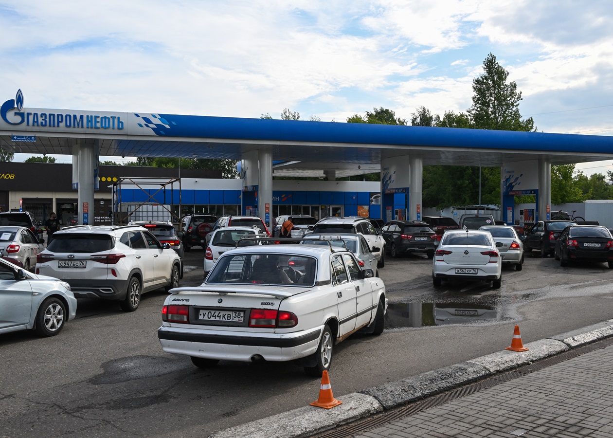 У Сочі закінчується бензин: влада просить менше їздити