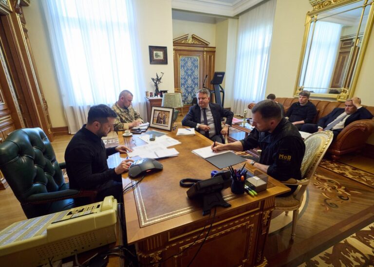 Зеленський провів двогодинну розмову з Макроном
