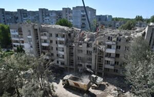 У Львові під завалами будинку знайшли тіло загиблого: пошукова операція триває