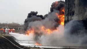 Вогонь, хаос та криворуке ППО: у російському Таганрозі гримлять вибухи та вирує пожежа після нічної атаки дронів