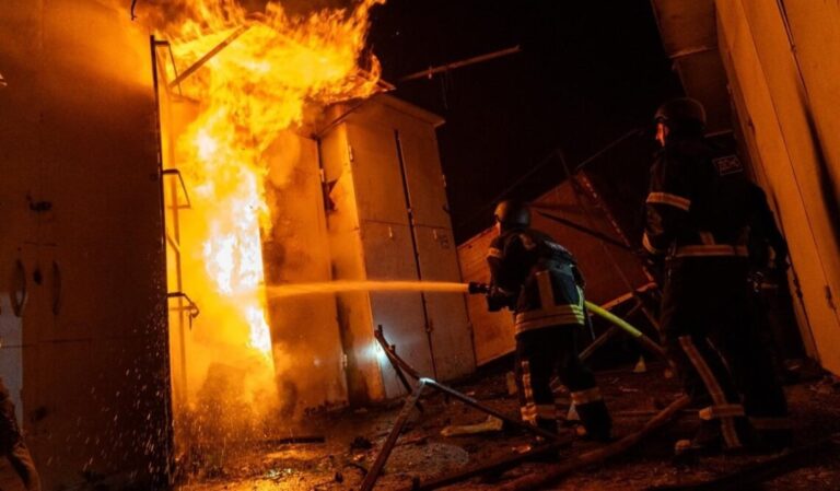 Дві жінки у важкому стані: РФ атакувала лікарню в Кривому Розі новими ракетами