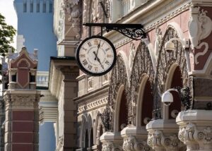 Офіційний курс долара зріс, євро падає