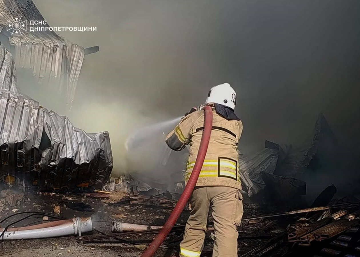 Російські дрони вдруге атакували склади поблизу Дніпра