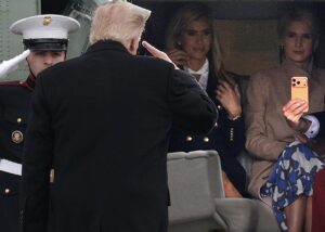 Речниця Трампа втратила посаду після першого брифінгу – ЗМІ