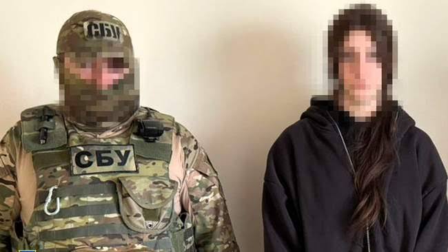 Підпільна мережа для окупантів: у Києві СБУ затримала агента ФСБ, який намагався активувати майже 150 терміналів Starlink для армії РФ