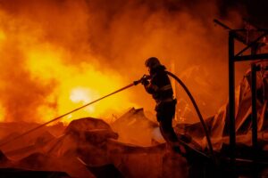 Трагічні наслідки нічного терору: кількість жертв удару РФ по підприємству на Київщині зросла до трьох